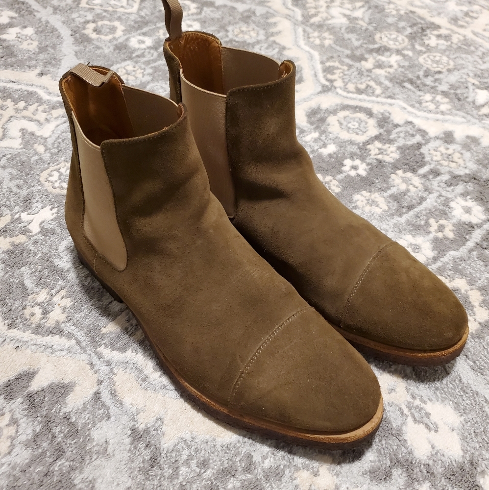 Taft Outback Chelsea Boot in Olive Suede